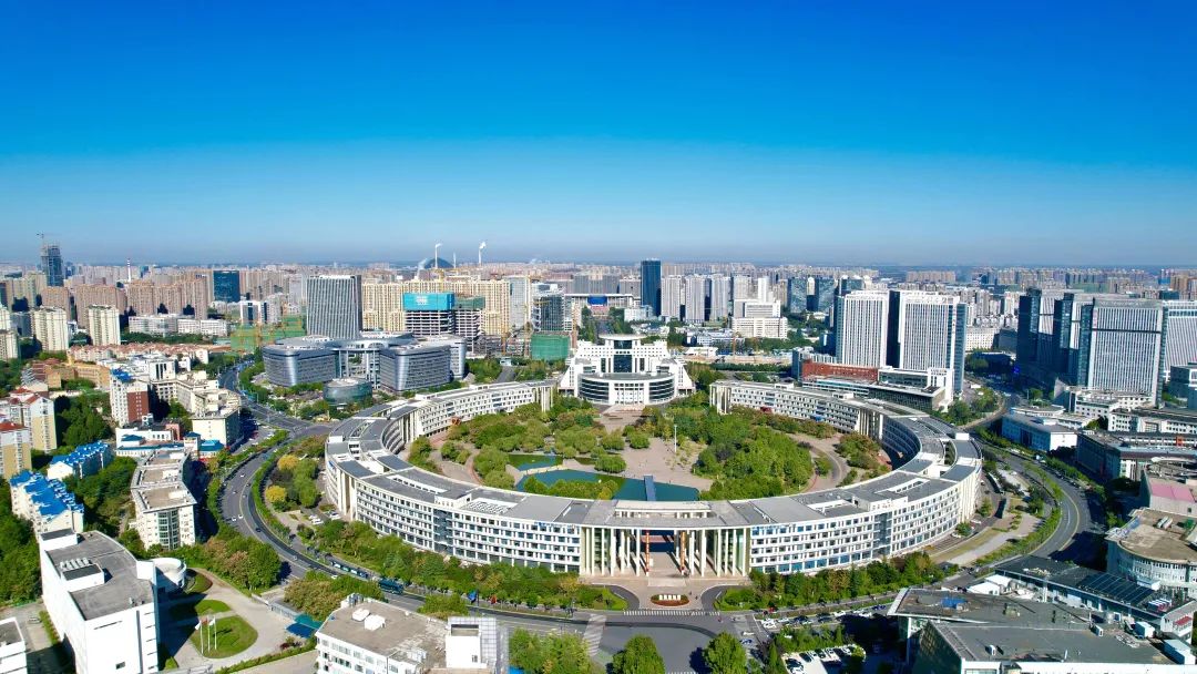2025年規(guī)上工業(yè)營(yíng)收目標(biāo)突破萬億！濟(jì)南印發(fā)《推進(jìn)新型工業(yè)化加快建設(shè)工業(yè)強(qiáng)市三年行動(dòng)計(jì)劃》